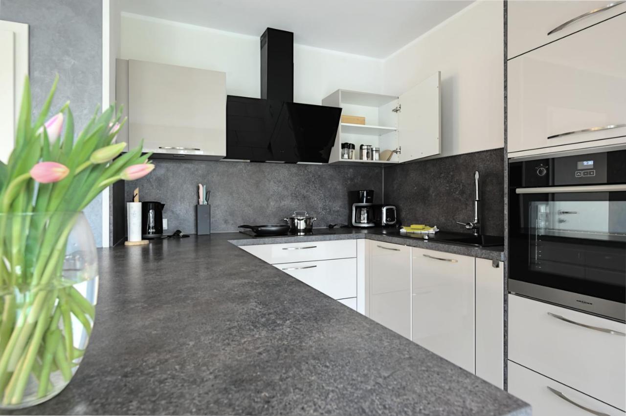 Modern Wohnen I Smart Tv I Terrasse I 2X Parkplatz I 2 Schlafzimmer I 6 Schlafplaetze Бад-Эйнхаузен Экстерьер фото